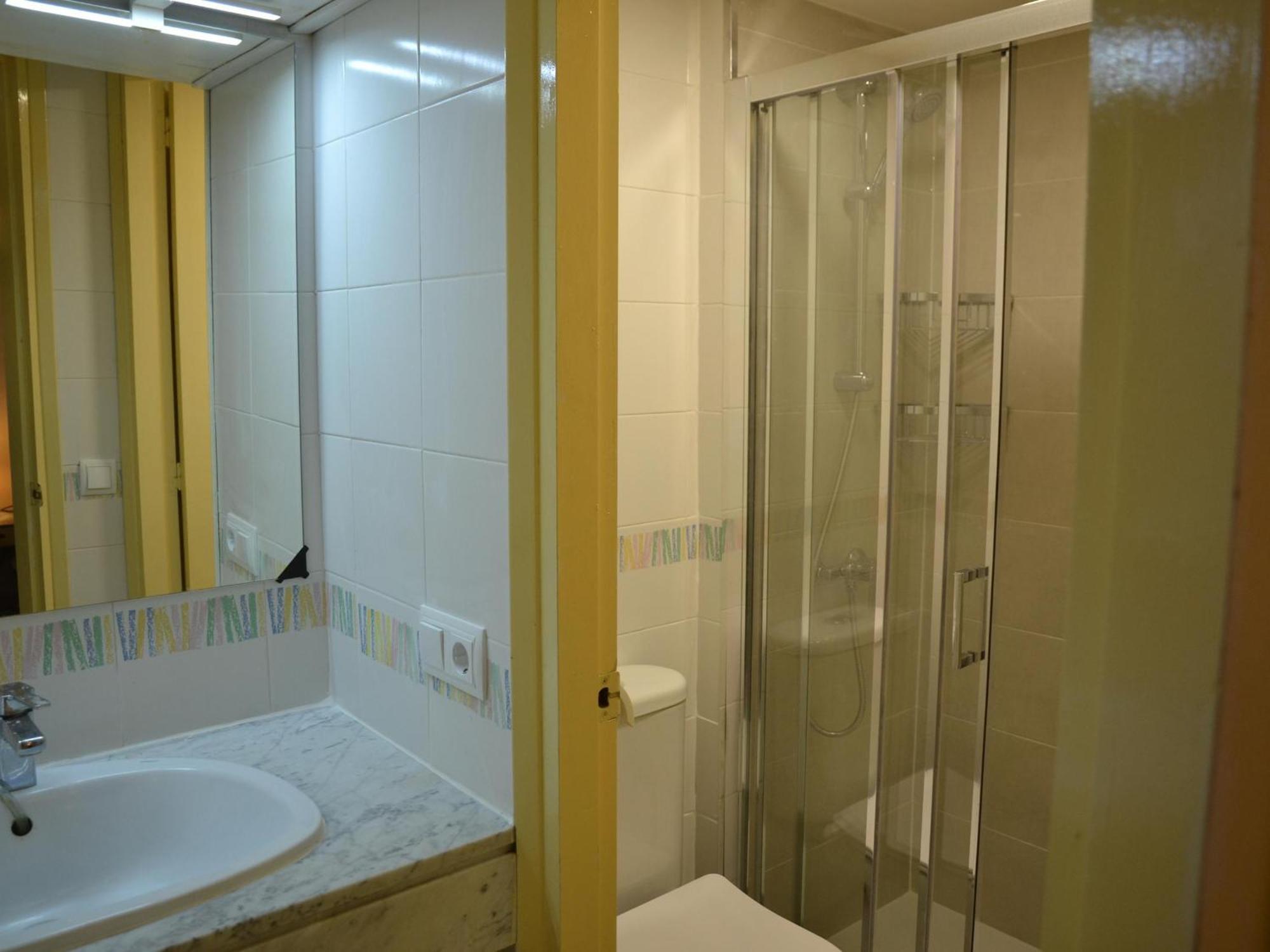 Acogedor En La Playa Con Acceso Directo Al Mar Y Piscina En - Es-323-22 *