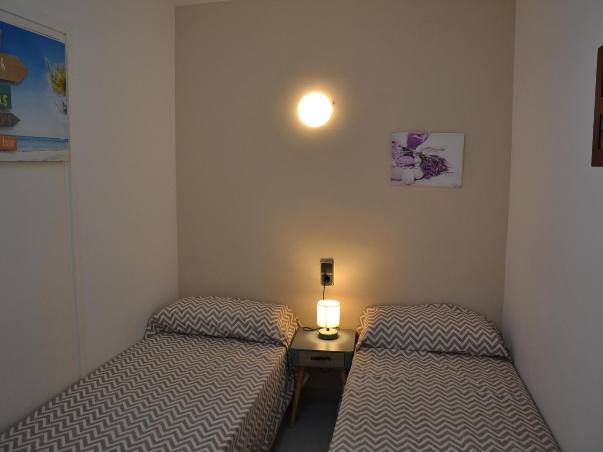 Acogedor En La Playa Con Acceso Directo Al Mar Y Piscina En - Es-323-22