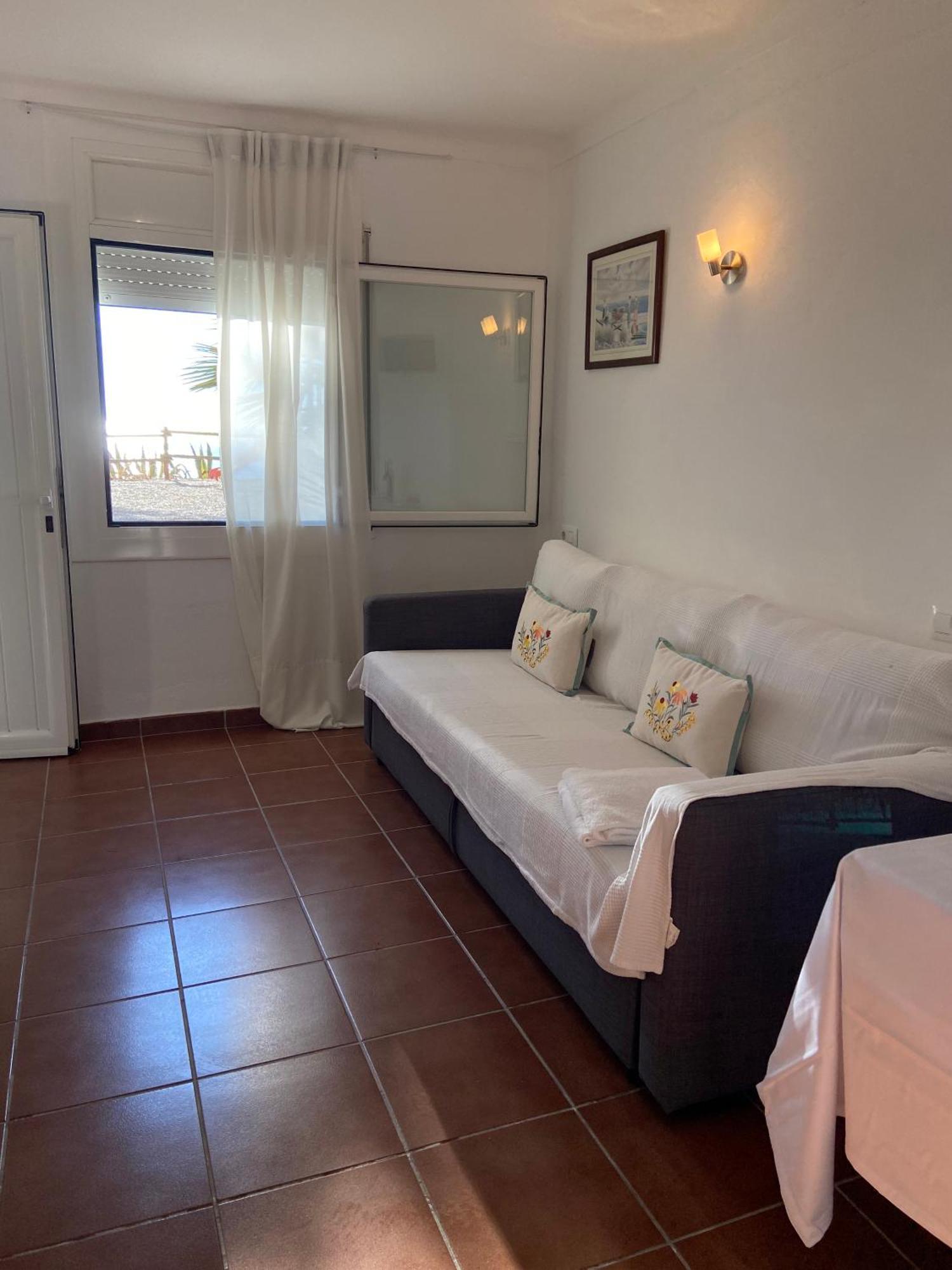 Apartment Veuras El Mar - Madrague Beach Studio 24 Roses