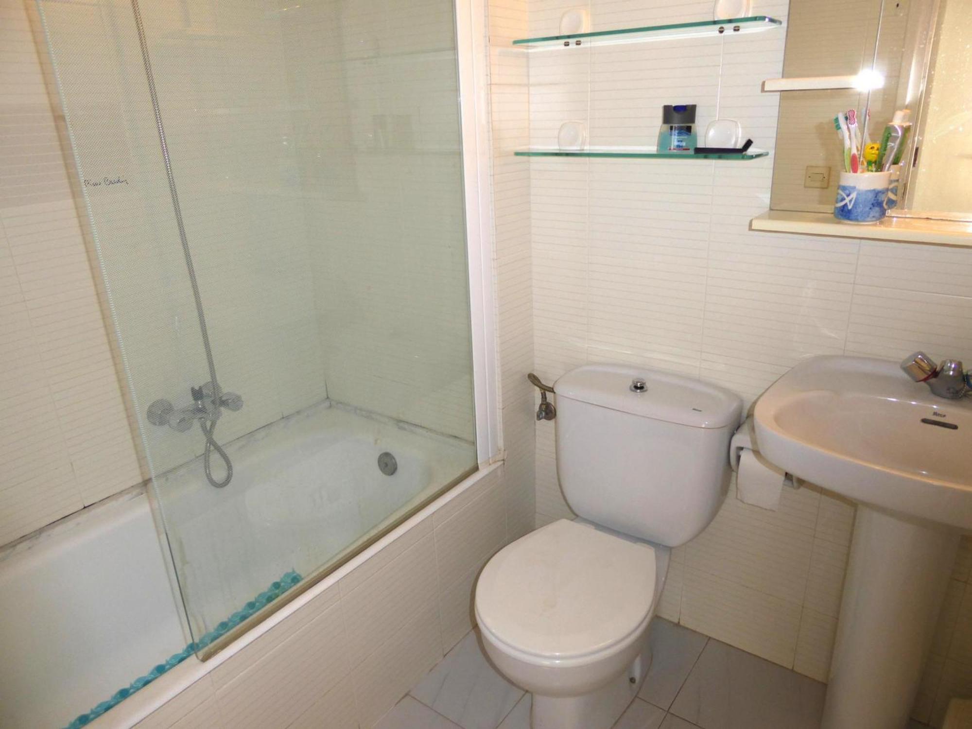 Con Terraza, Jardin Y Piscina Comunitaria A 200m De La Playa En Sant Carles - Es-228-130 Llançà