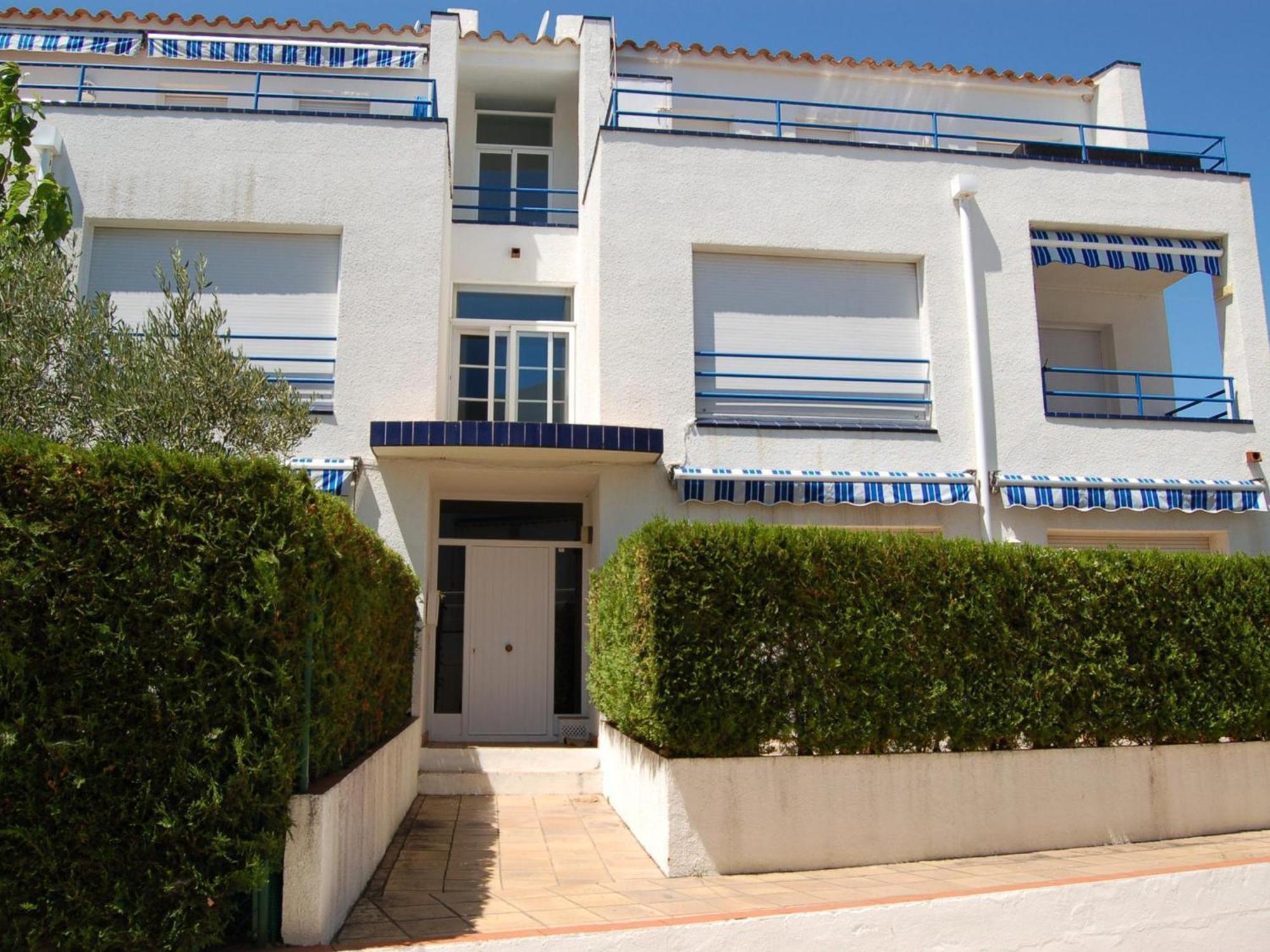 Con Terraza, Jardin Y Piscina Comunitaria A 200m De La Playa En Sant Carles - Es-228-130 *
