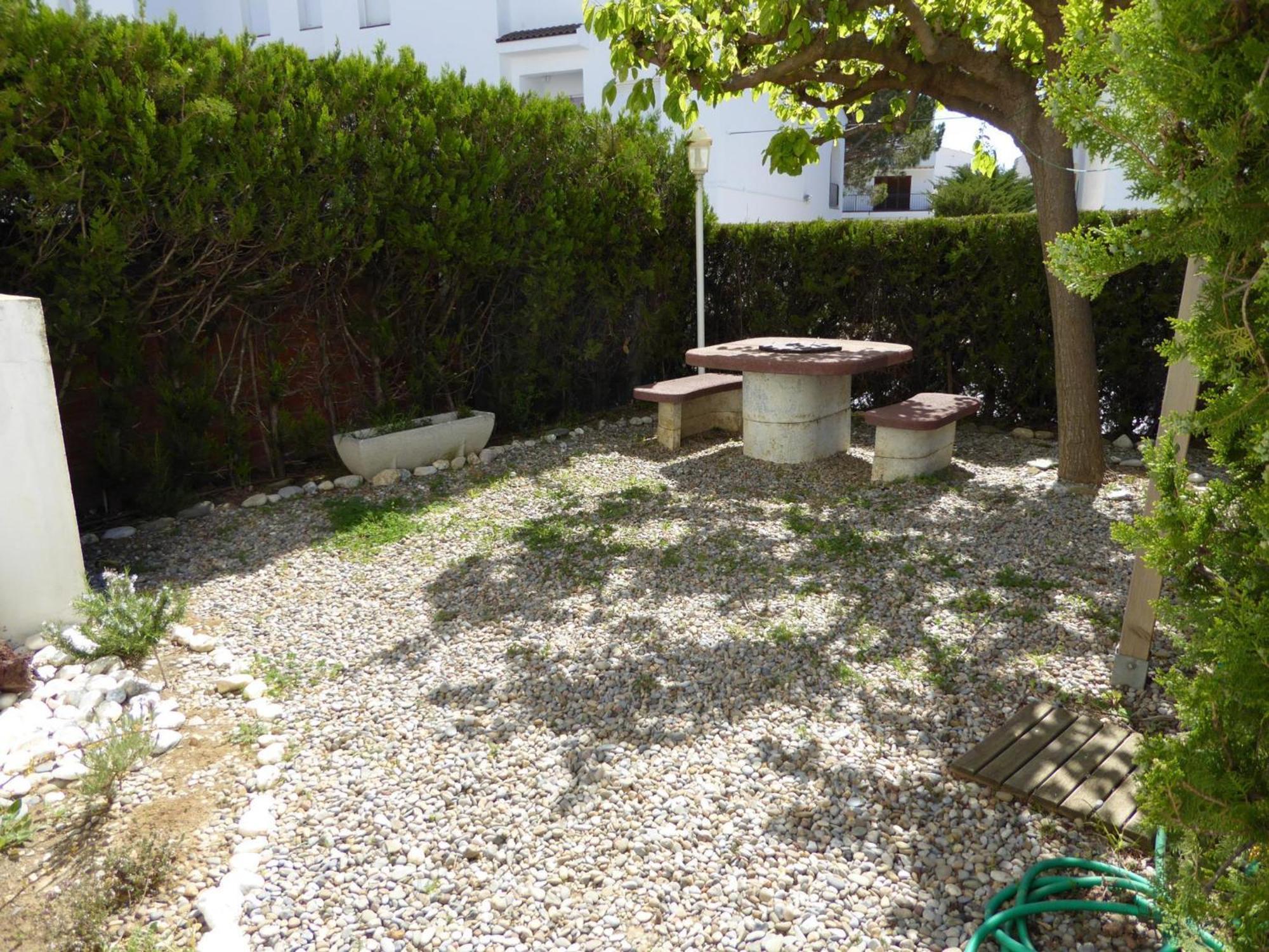 Apartamento Con Terraza, Jardin Y Piscina Comunitaria A 200m De La Playa En Sant Carles - Es-228-130 *