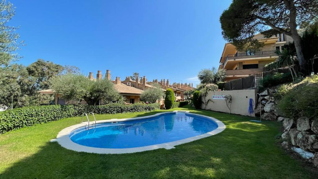 Residencial Bella Donna Lux House, Jacuzzi Y Piscina Privada Сasa de vacaciones Lloret de Mar
