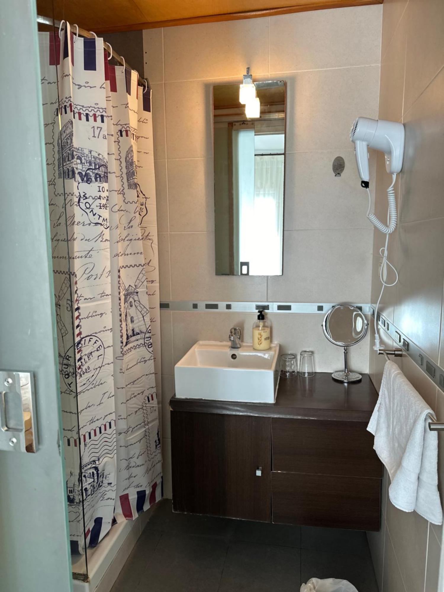 New Roser Hotel