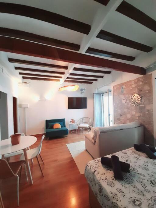 Bonito Estudio En El Centro. Ideal Parejas.