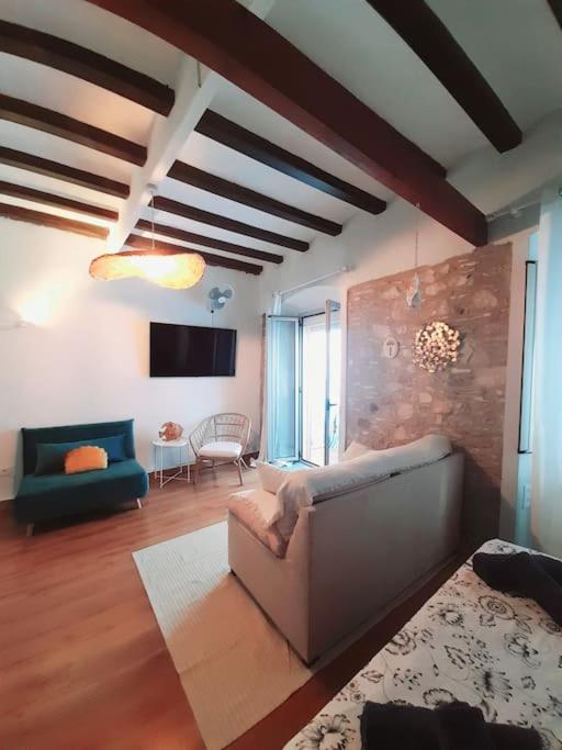 Bonito Estudio En El Centro. Ideal Parejas. *