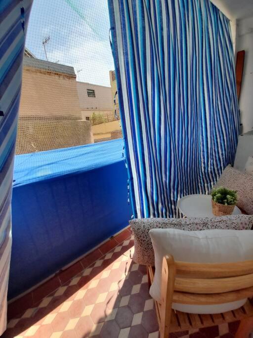 Bonito Estudio En El Centro. Ideal Parejas. *