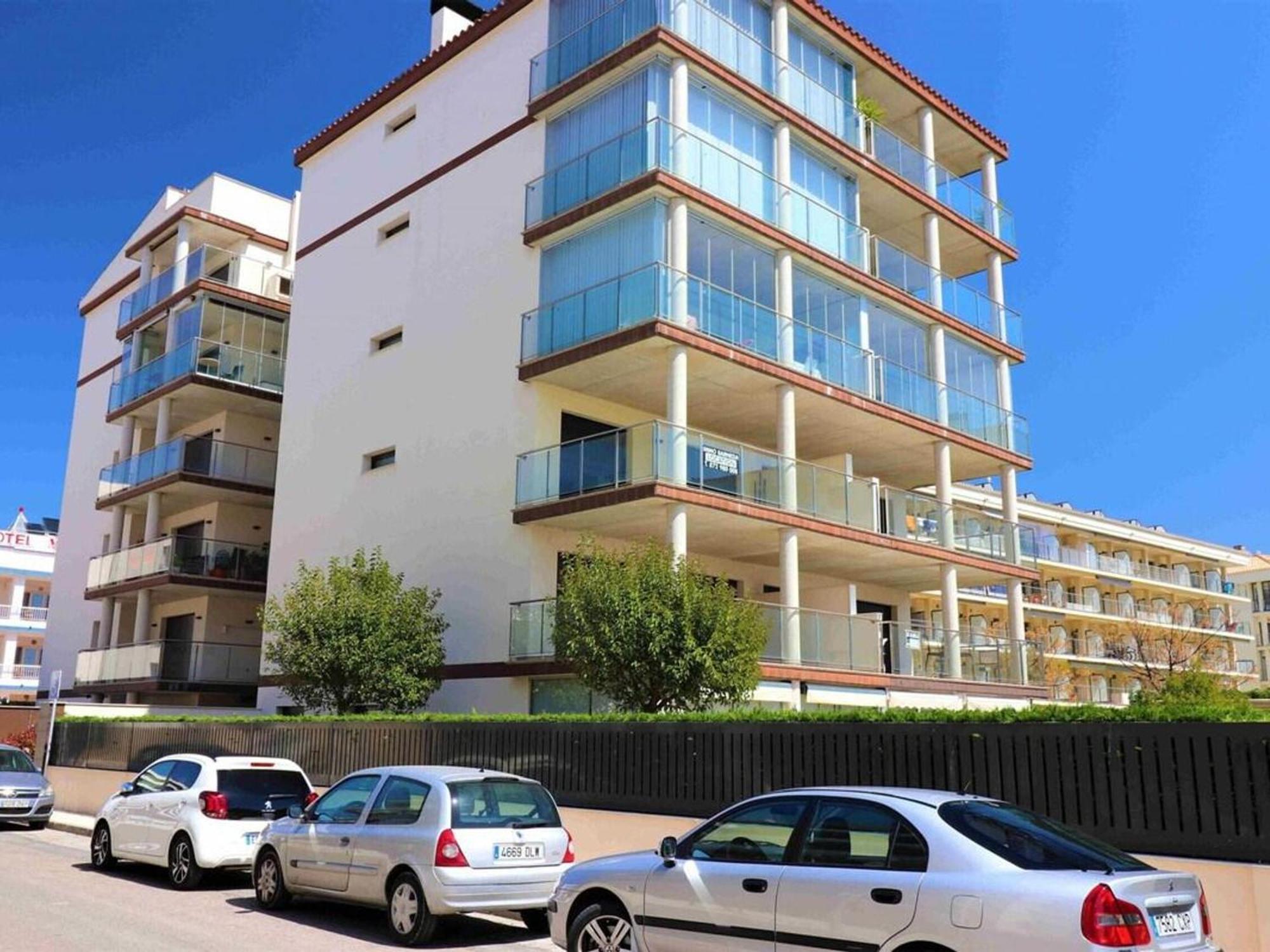 Apartamento En Roses: Terraza, A/a, Wifi, Parking, 2ª Linea De Playa - Es-258-89 *