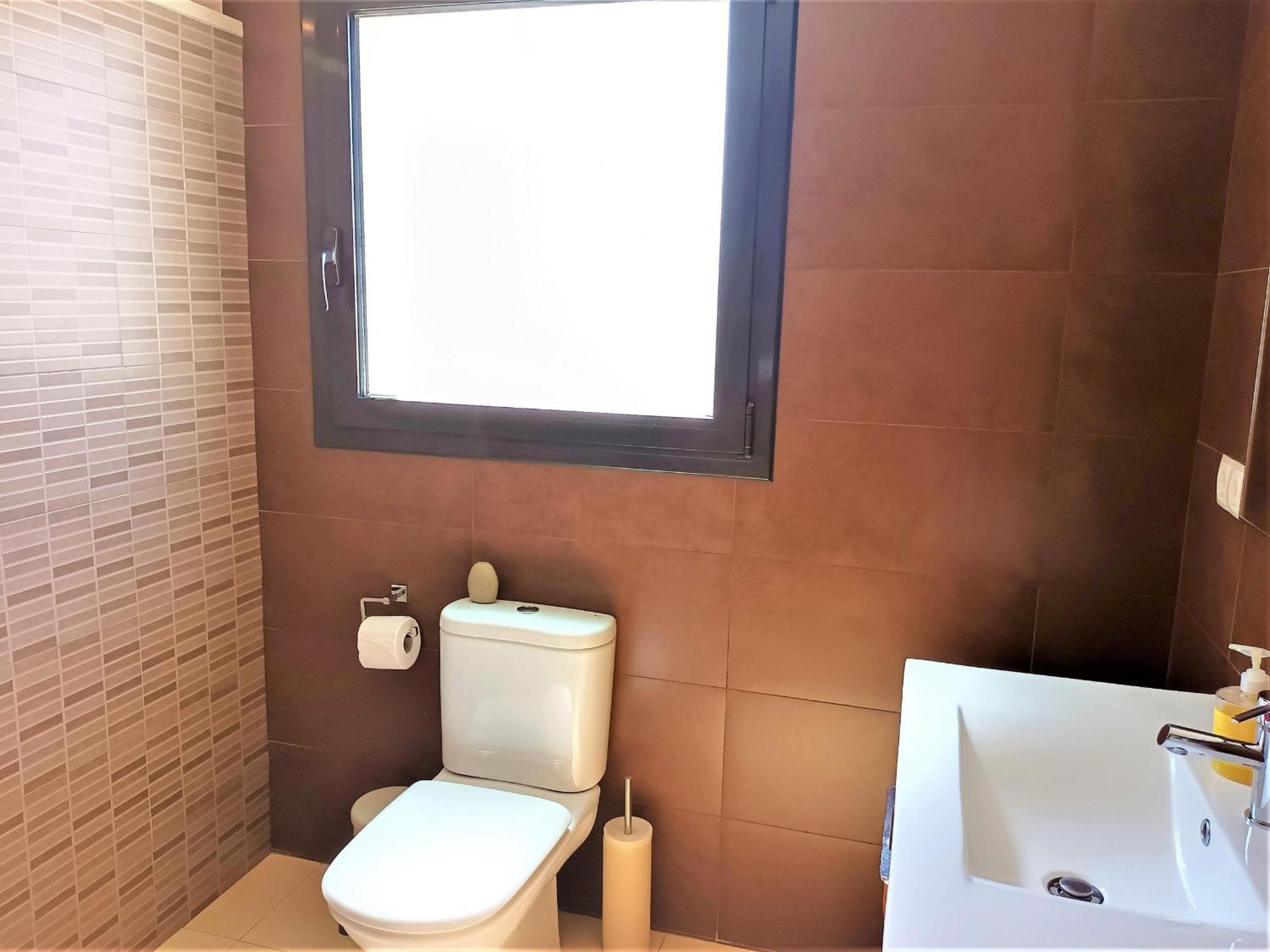 Apartamento En Roses: Terraza, A/a, Wifi, Parking, 2ª Linea De Playa - Es-258-89 *