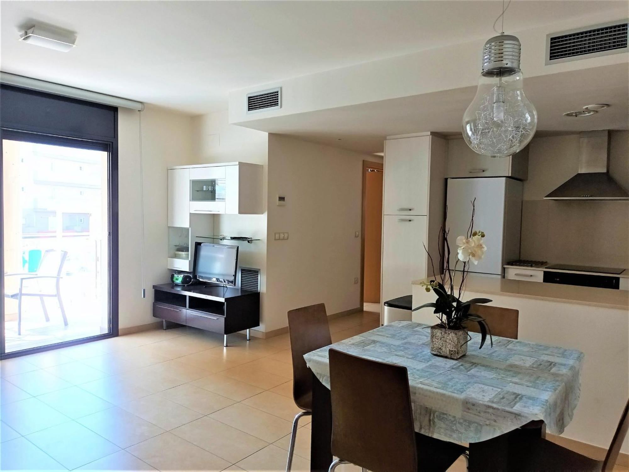 Apartamento En Roses: Terraza, A/a, Wifi, Parking, 2ª Linea De Playa - Es-258-89 *