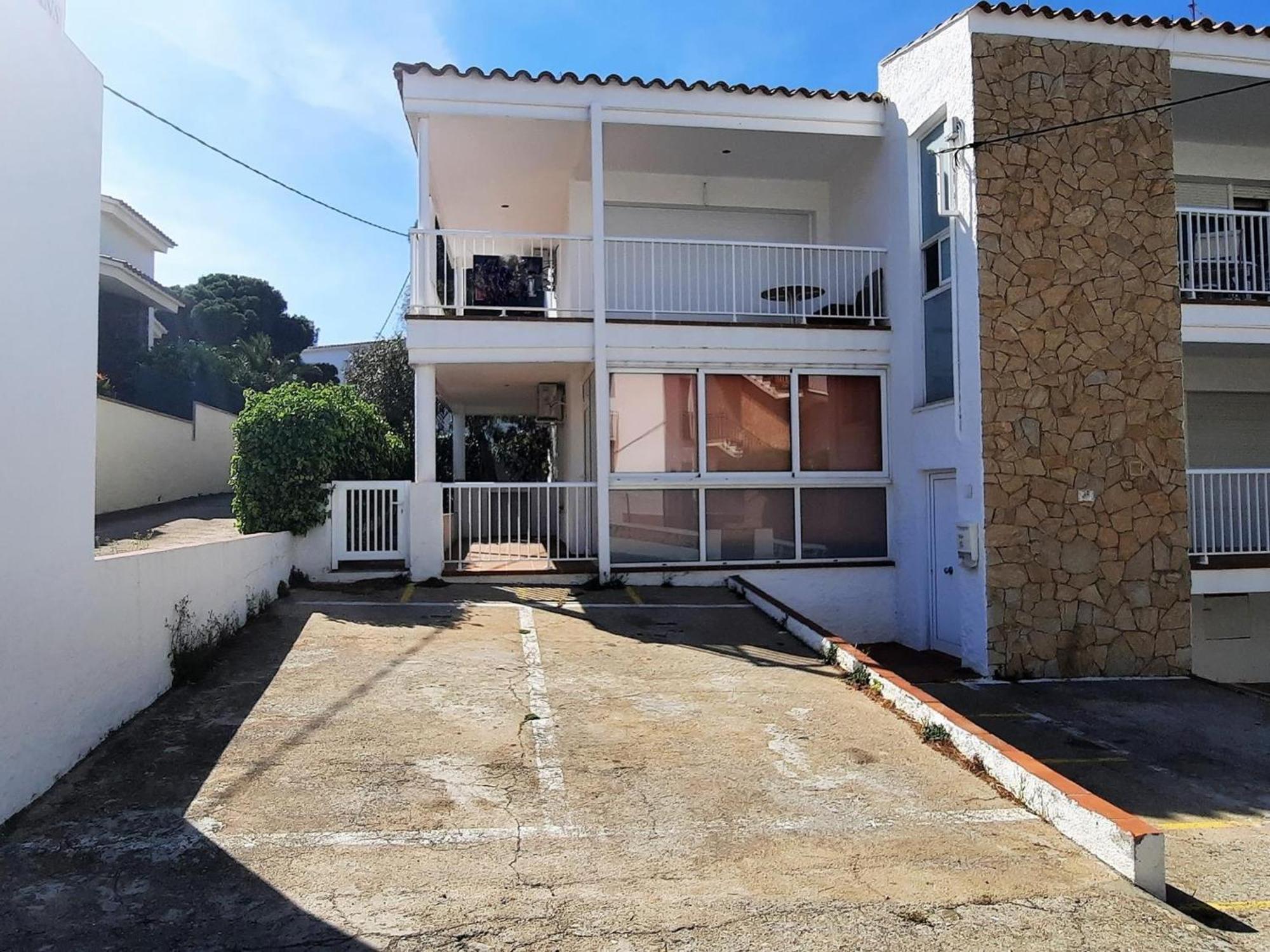 Amplio En Planta Baja Con Terraza Y Jardin, Cerca De La Playa Carboneras, - Es-170-1 Apartment Llanca