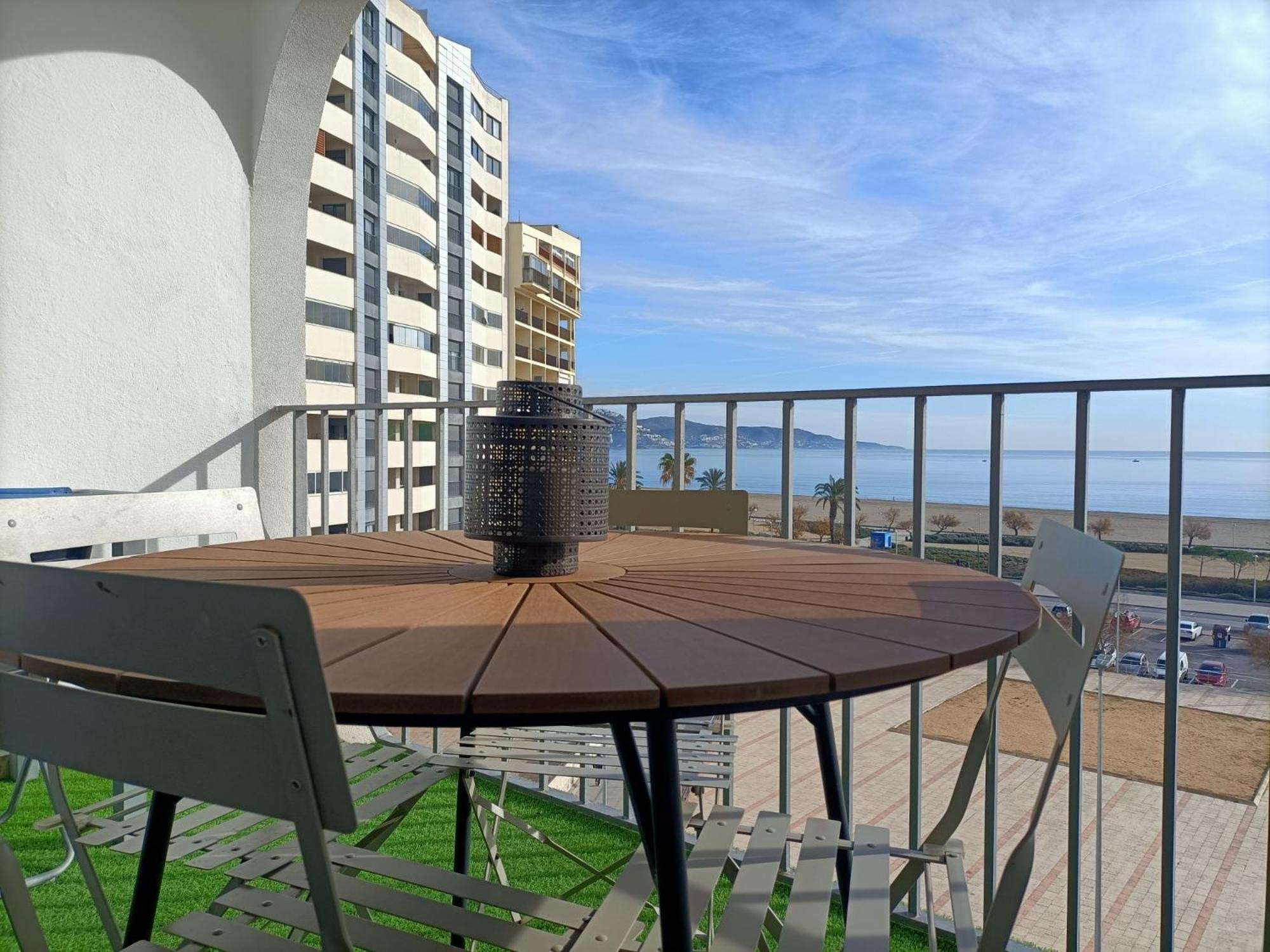 4 Personnes Renove En Front De Avec Vue Sur La Baie Ampuriabrava