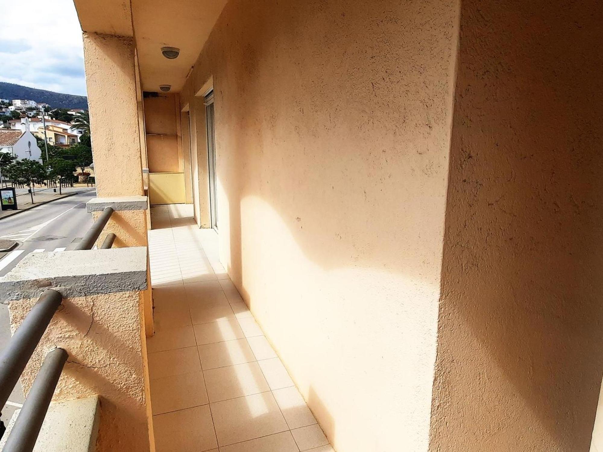 Apartamento En Con Piscina Comunitaria Y Terraza, A 10 Minutos De La Playa - Es-170-32 *