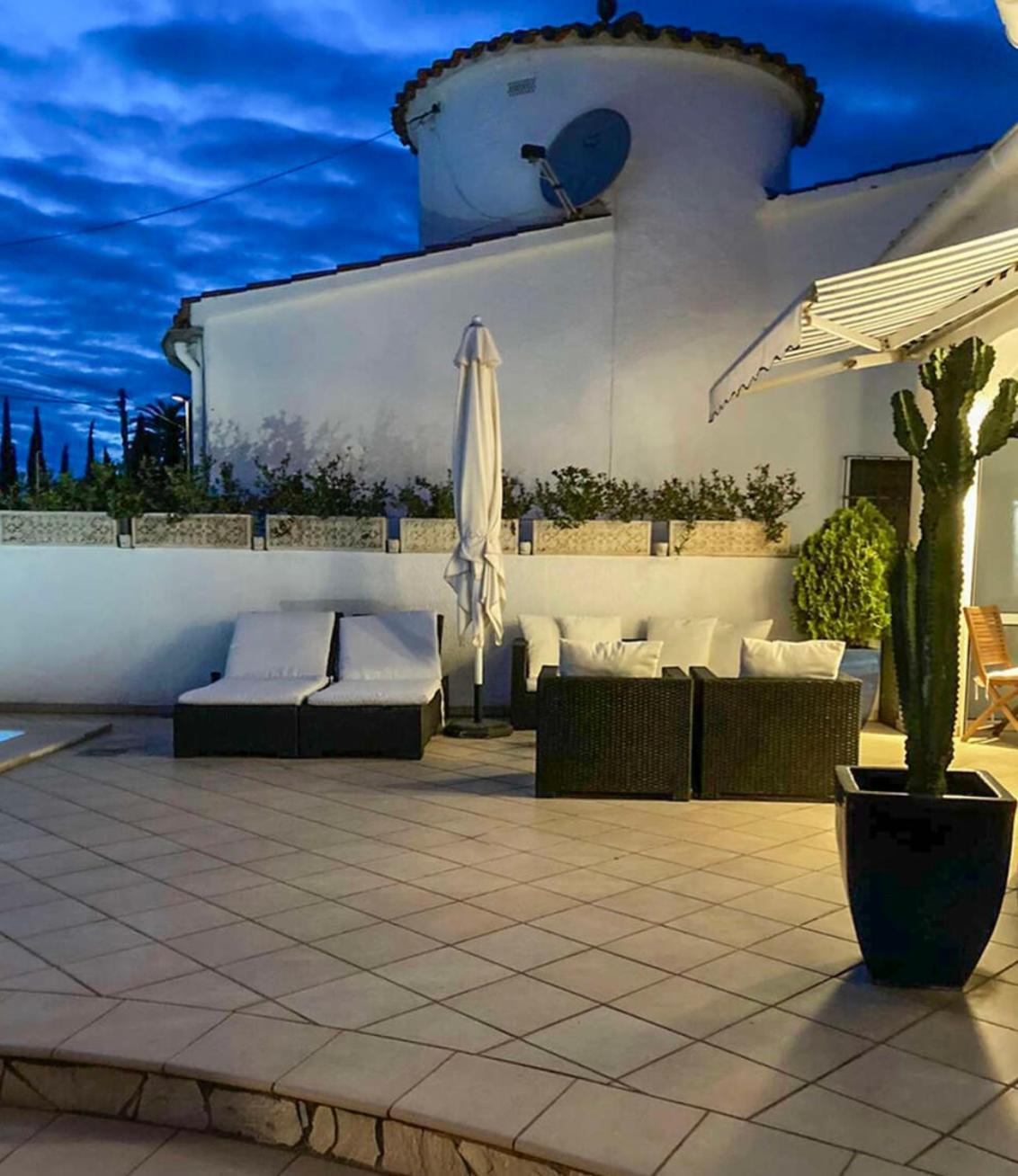 Charmante Avec Piscine Dans Les Canaux * Ampuriabrava