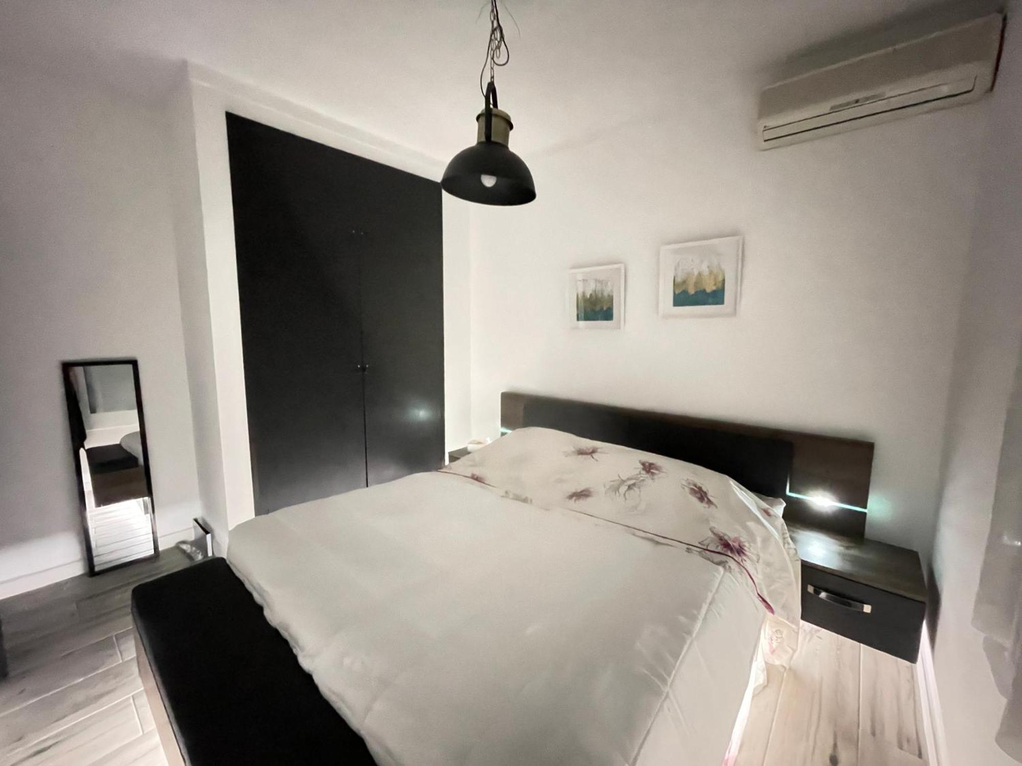 Charmante Avec Piscine Dans Les Canaux Villa Ampuriabrava