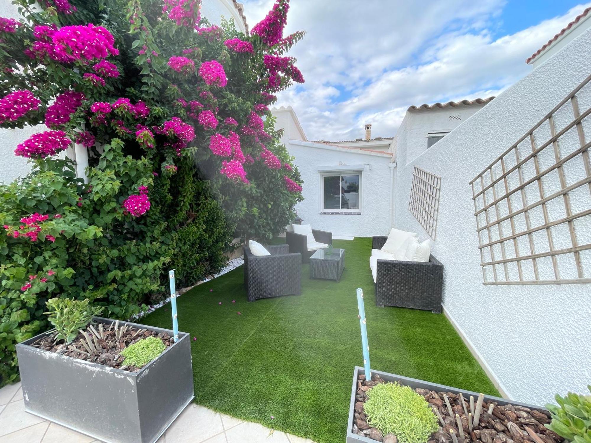 Charmante Avec Piscine Dans Les Canaux Villa Ampuriabrava