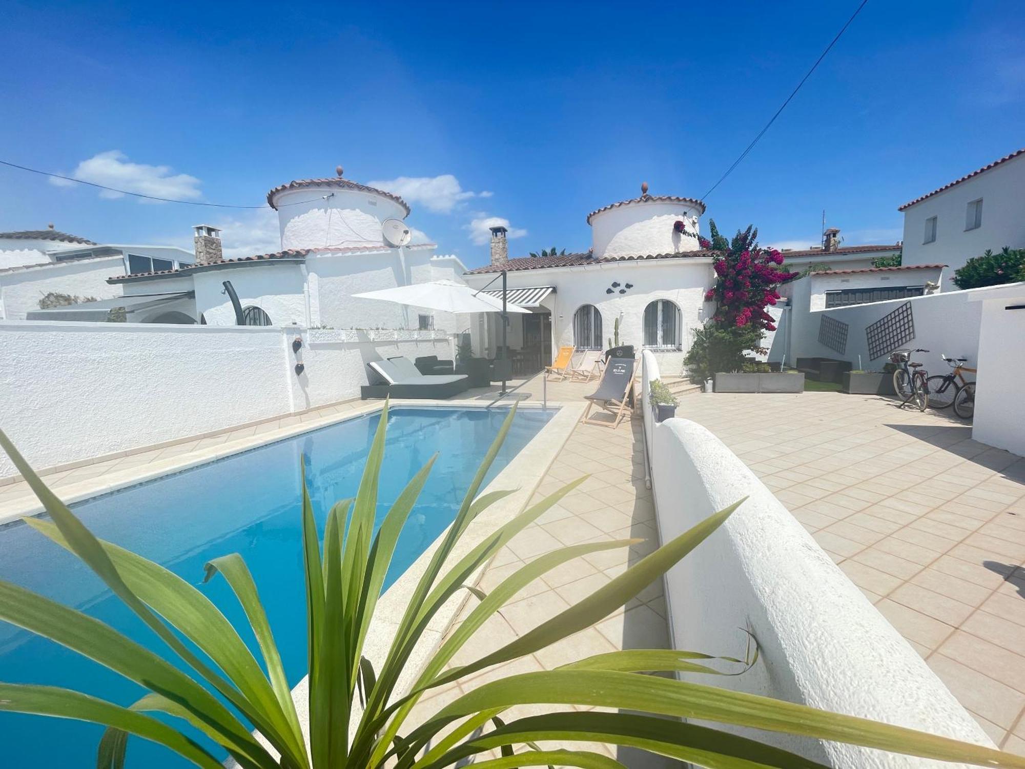 Charmante Avec Piscine Dans Les Canaux Villa *