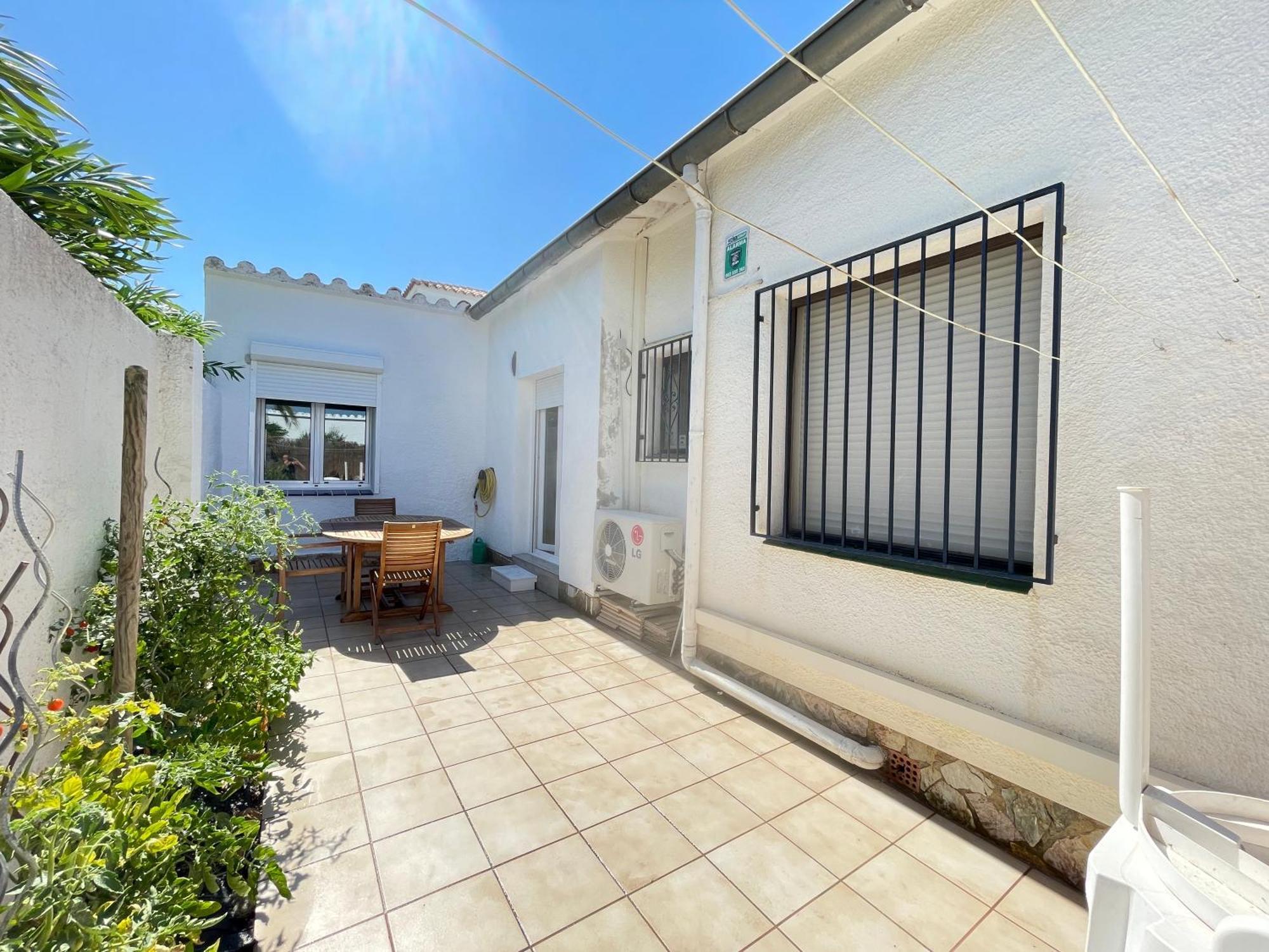 Charmante Avec Piscine Dans Les Canaux Villa Ampuriabrava