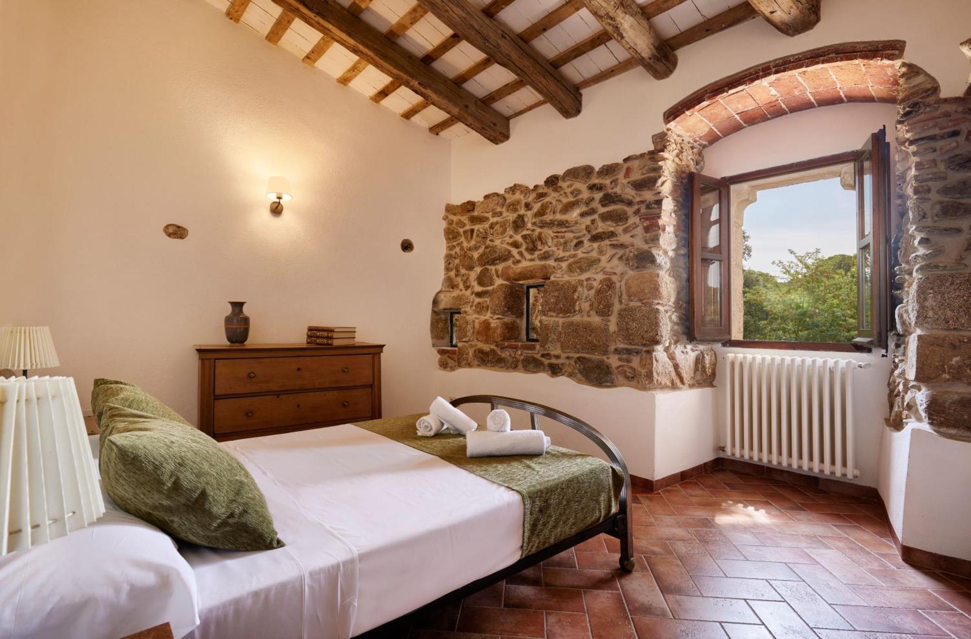 Casa rural Masia Torre Lloreta S.xiii *