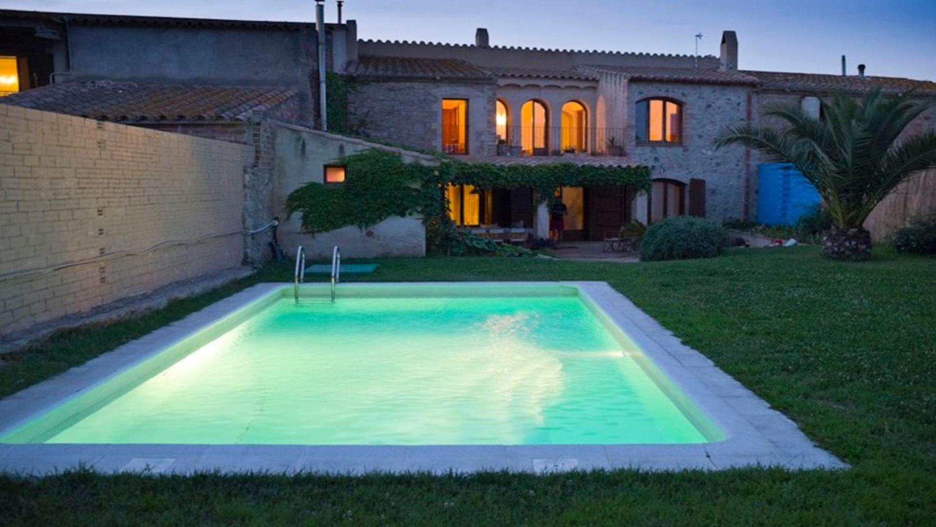 Can Bordes Casa Rustica Y Confortable En El Emporda Сasa de vacaciones *