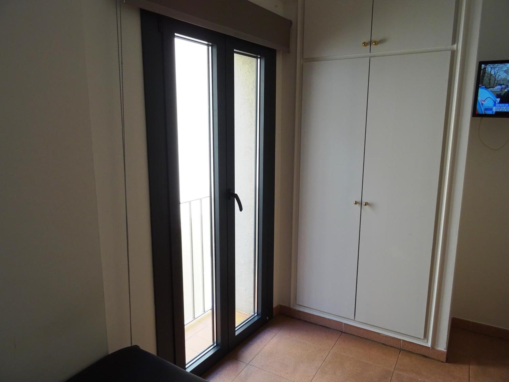 Center Plaza Figueres Apartment