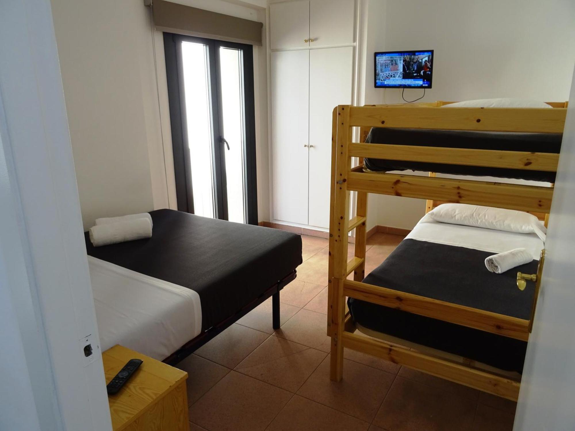 Center Plaza Figueres Apartment