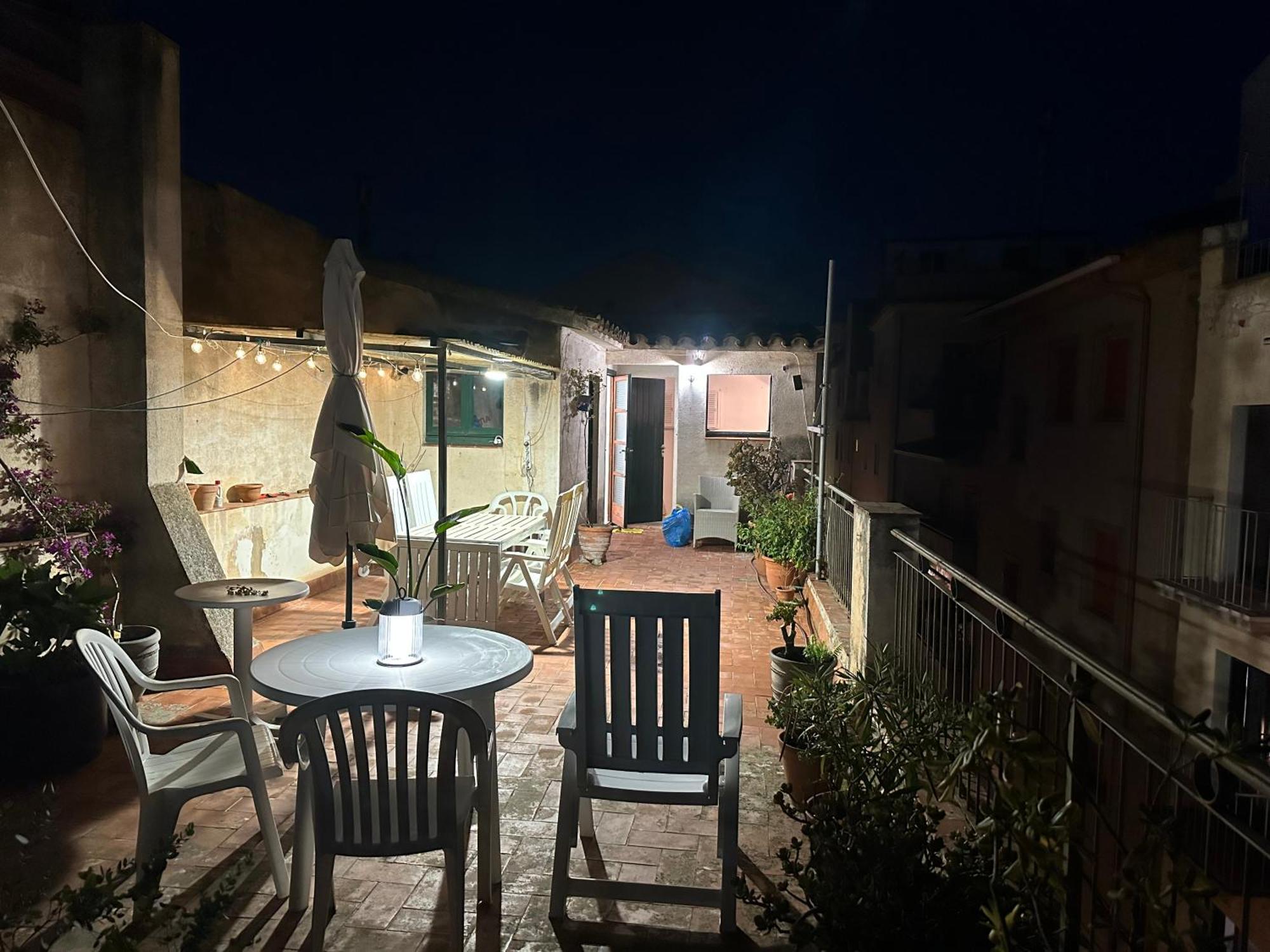 Notaria: Casco Antiguo With Garden Terrace Apartment