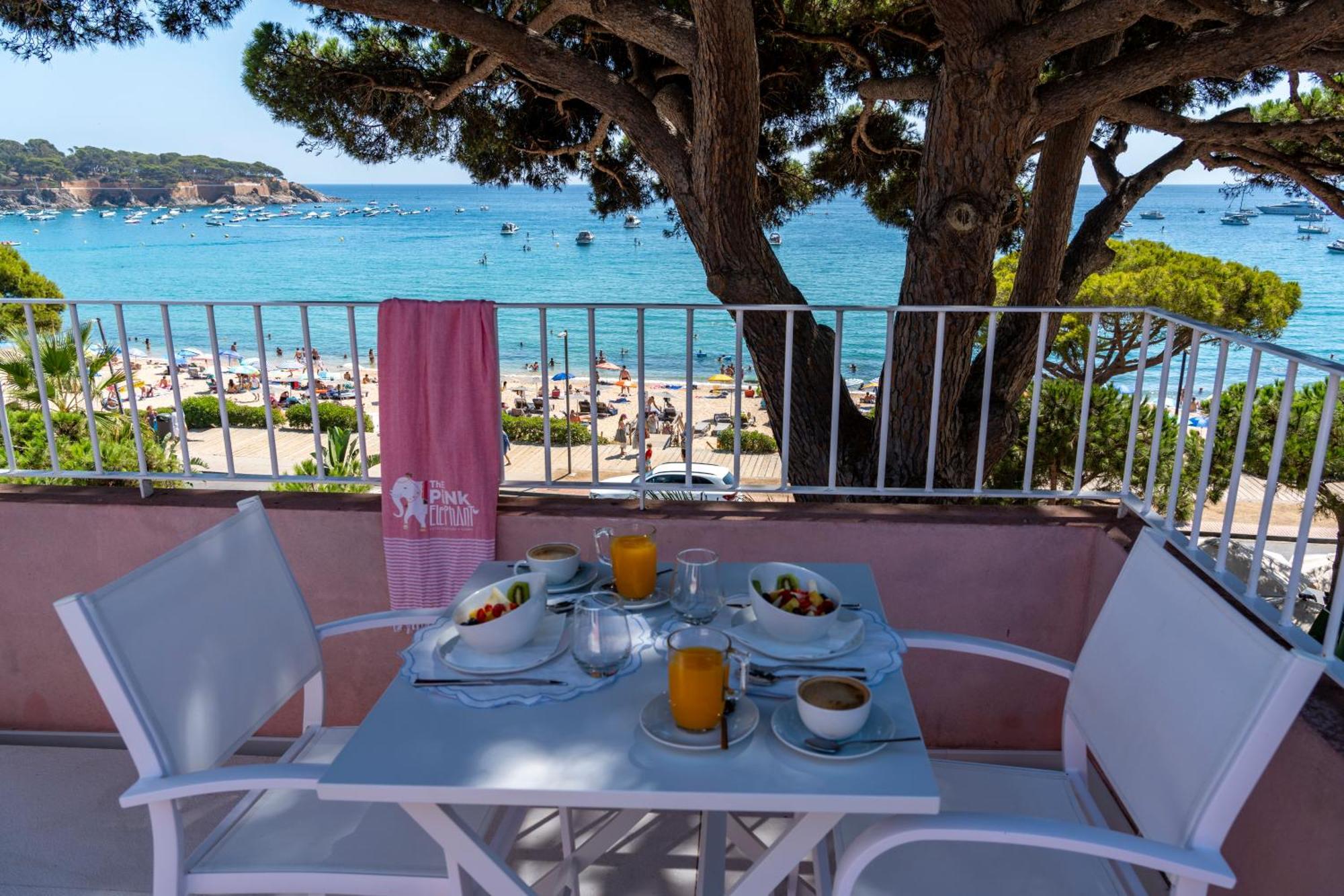 The Pink Elephant 3*