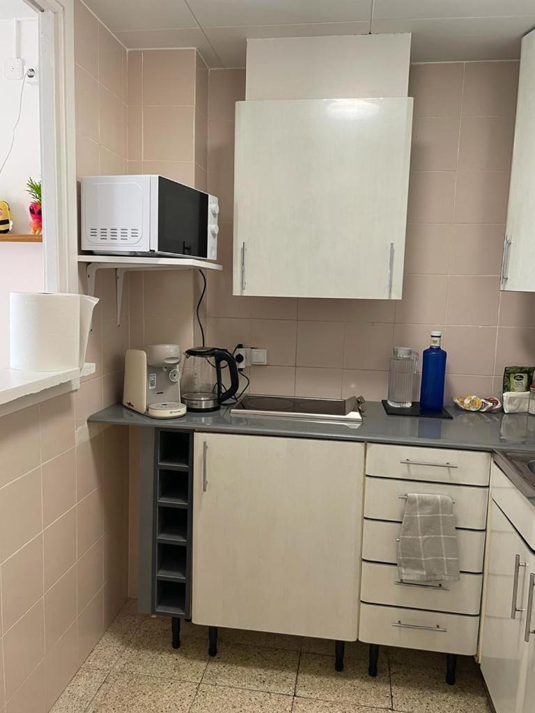 Piso Amable Con Piscina Cerca De Mar Apartment *