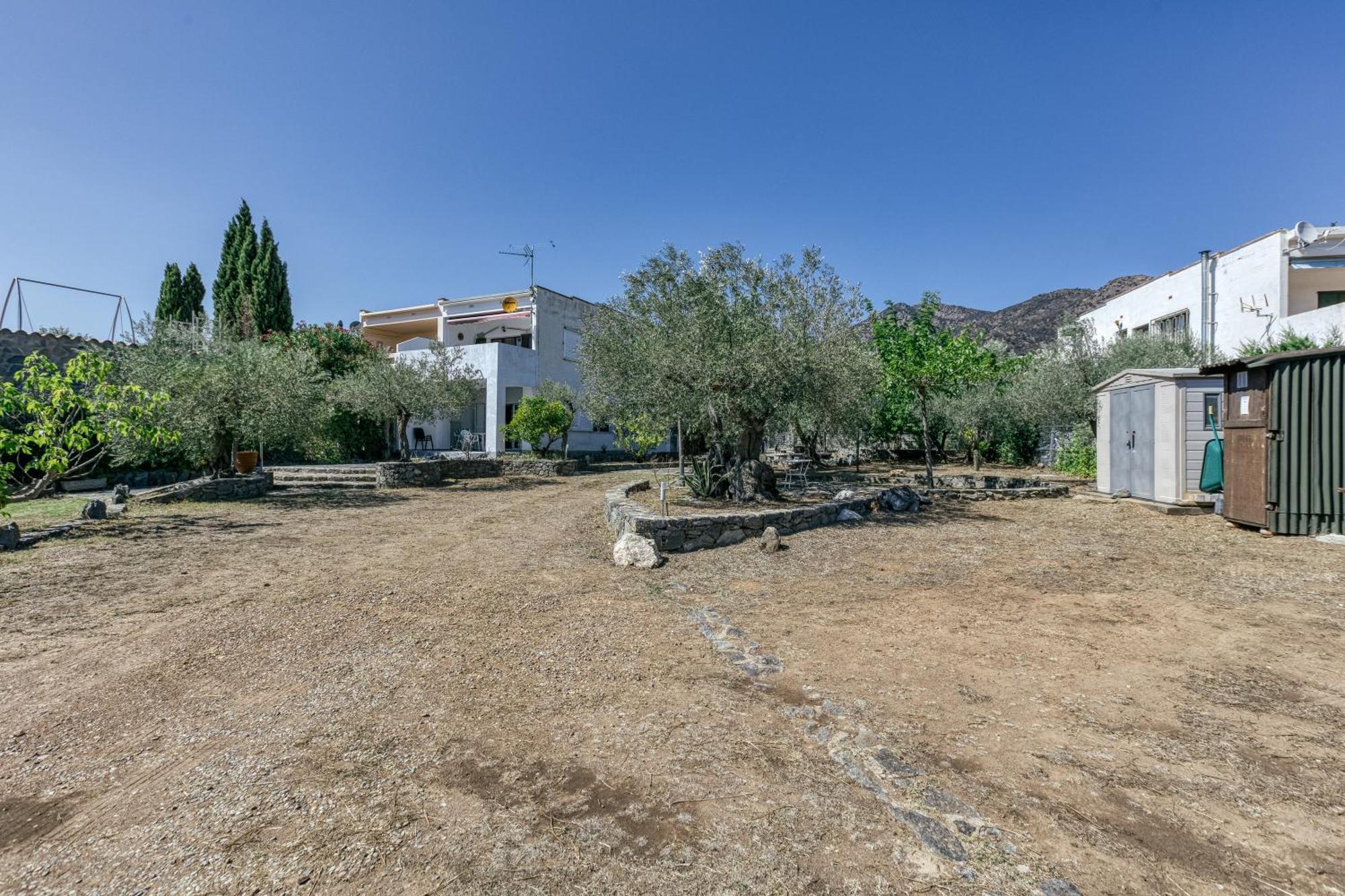 Apartamento Pie De Jardín En *