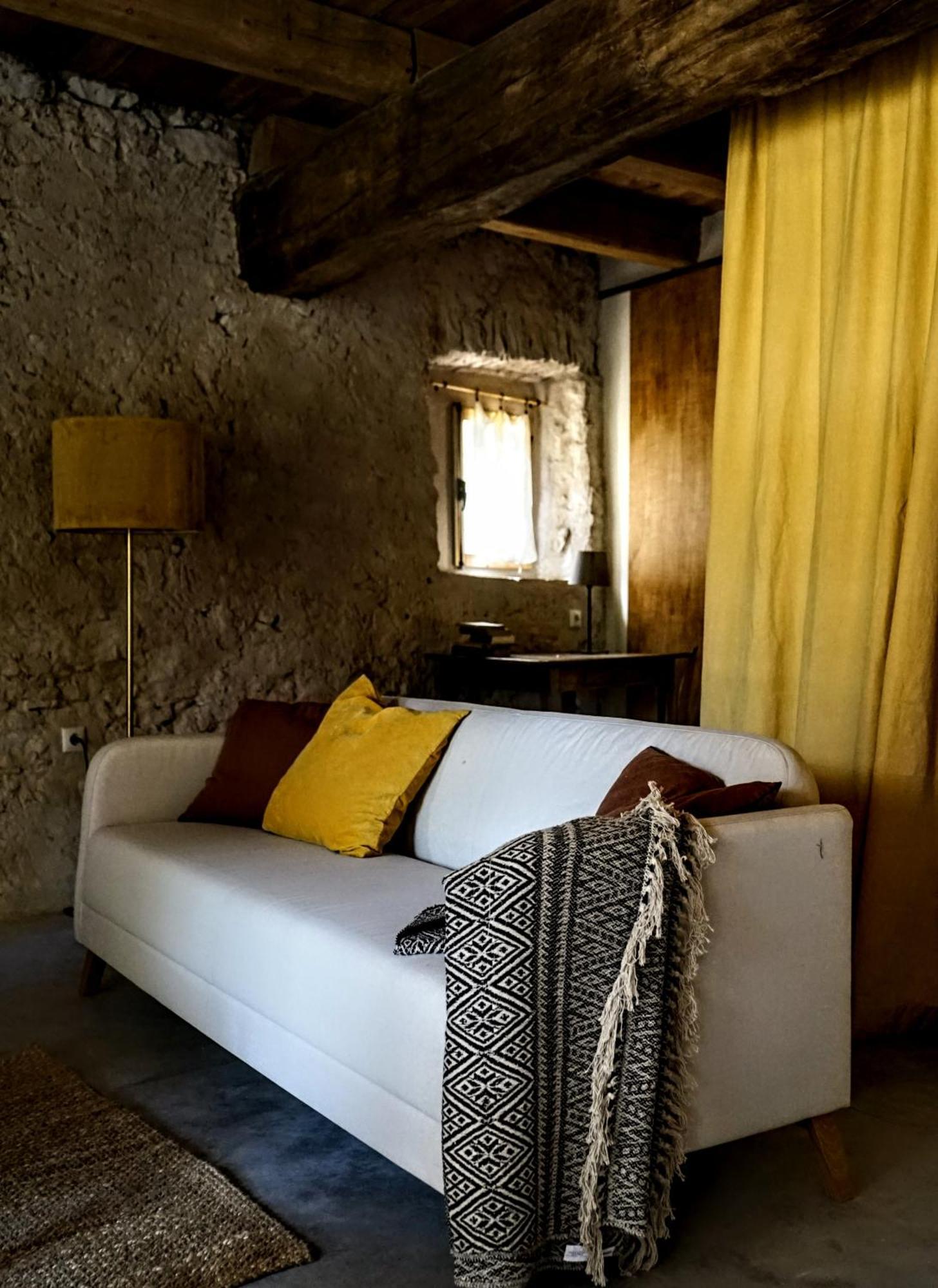 Tat, Loft In A Old Coach House Apartamento Sant Jordi Desvalls
