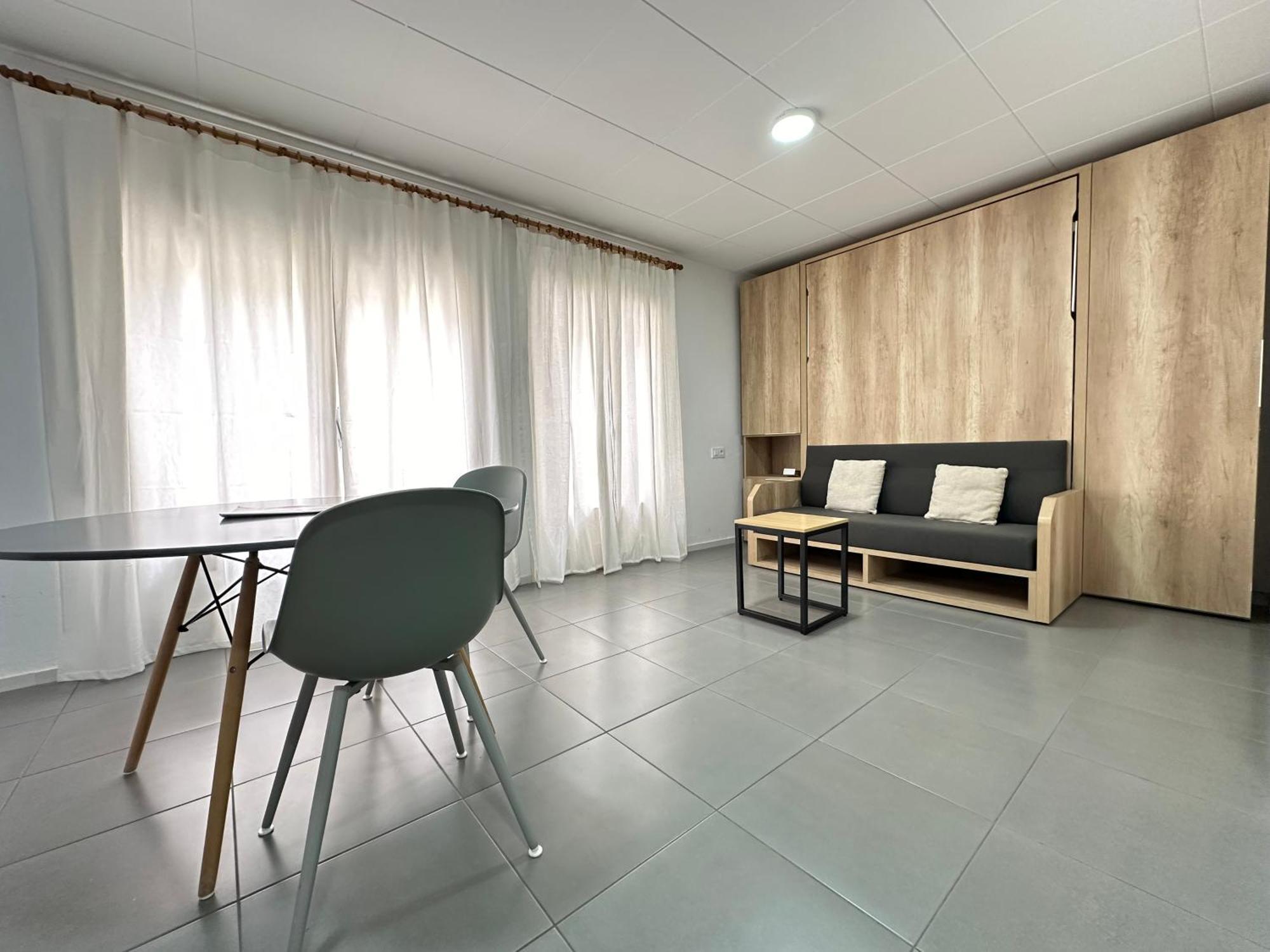 Agi Arago Apartment Roses