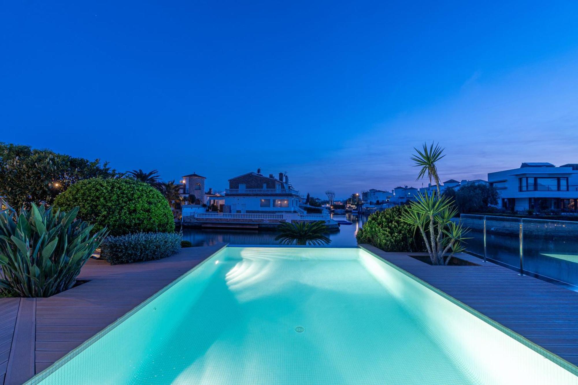 Villa Apart-rent Fluvia 0002 *
