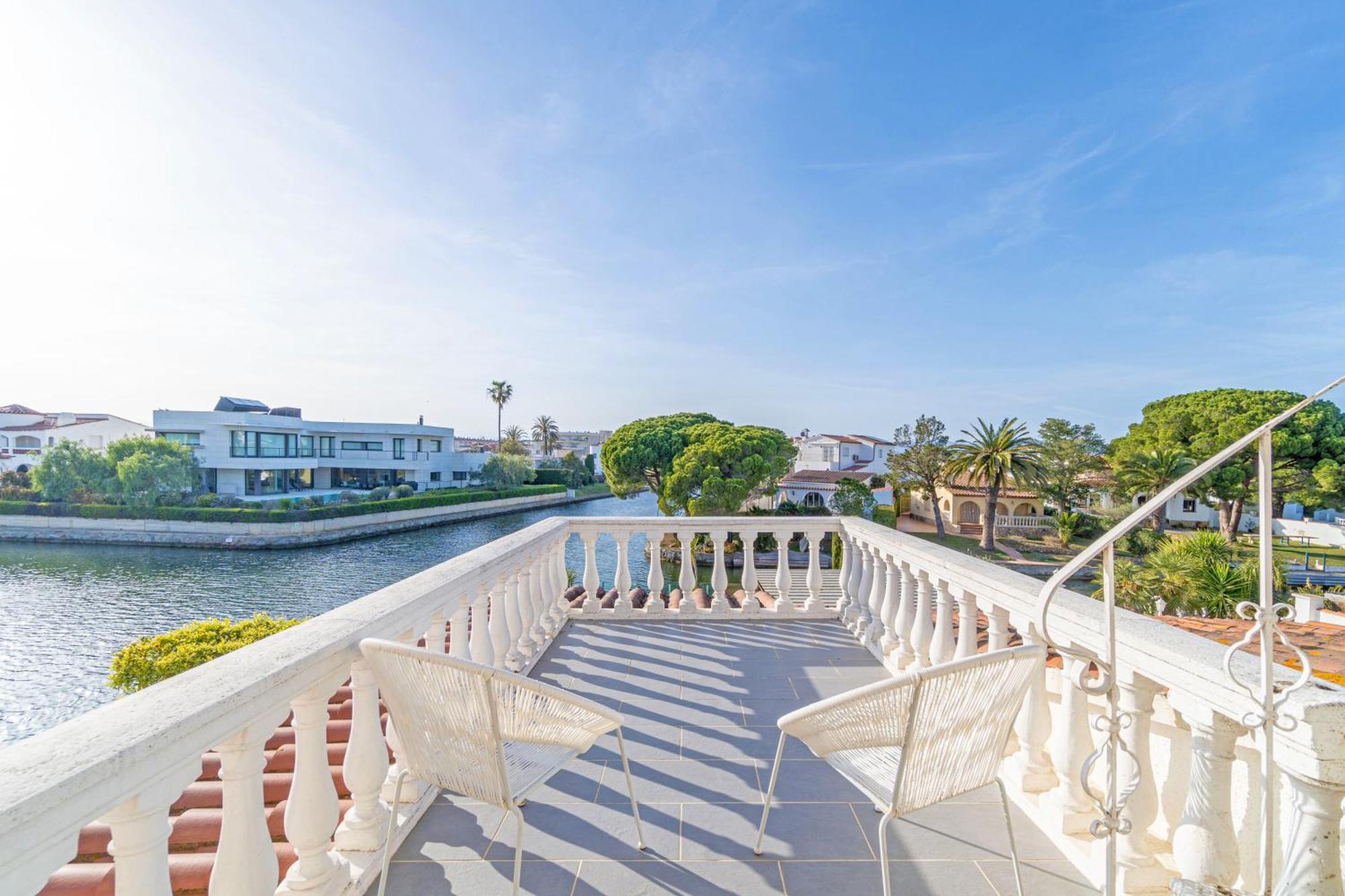 Villa Apart-rent Fluvia 0002 *