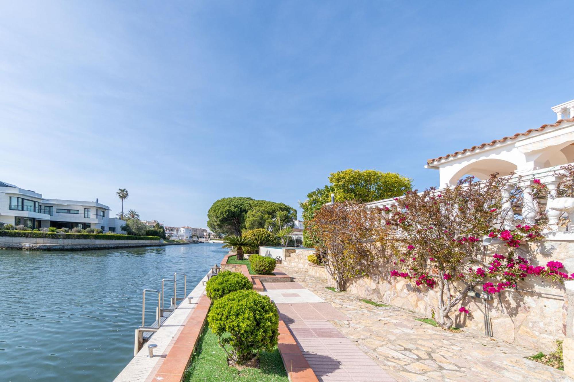 Villa Apart-rent Fluvia 0002