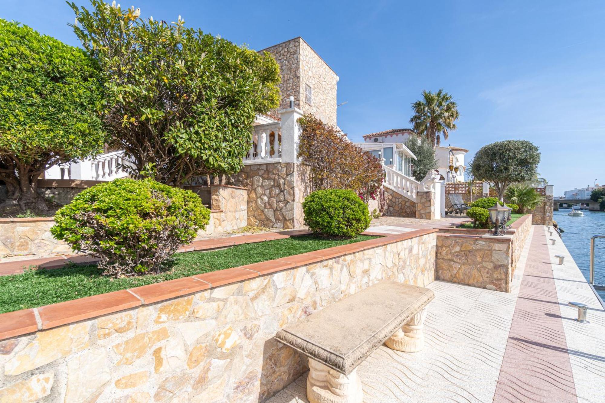 Apart-rent Fluvia 0002 Villa *