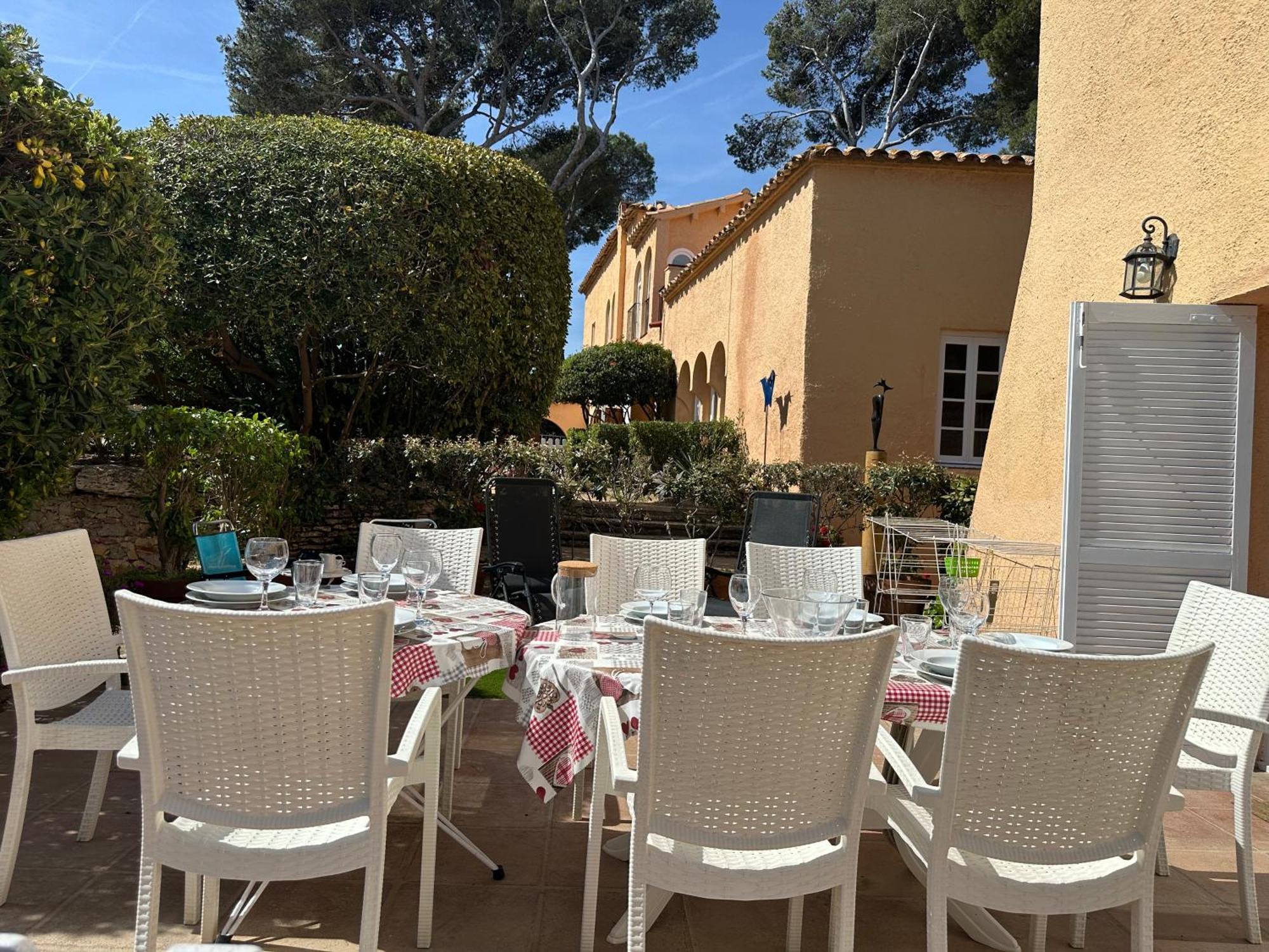 Holiday home Casa Con Jardin A 25 Metros De La Playa. La T. *
