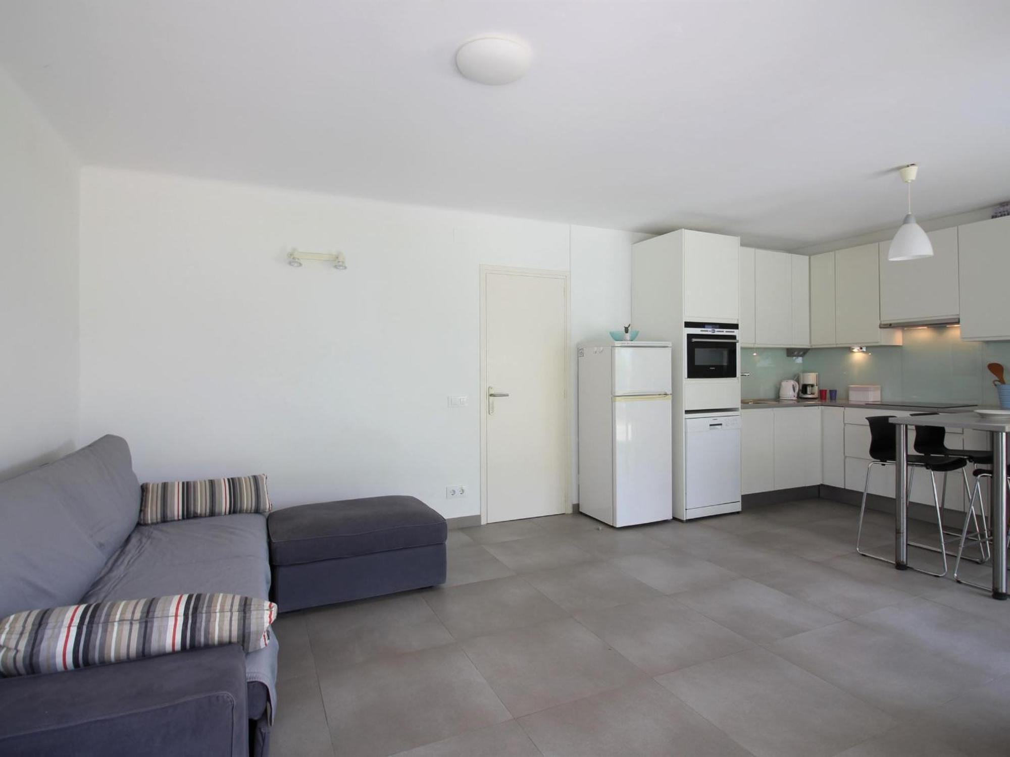 Apartment Renovado A 20m De La Playa En Con Terraza Y Parking - Es-228-124