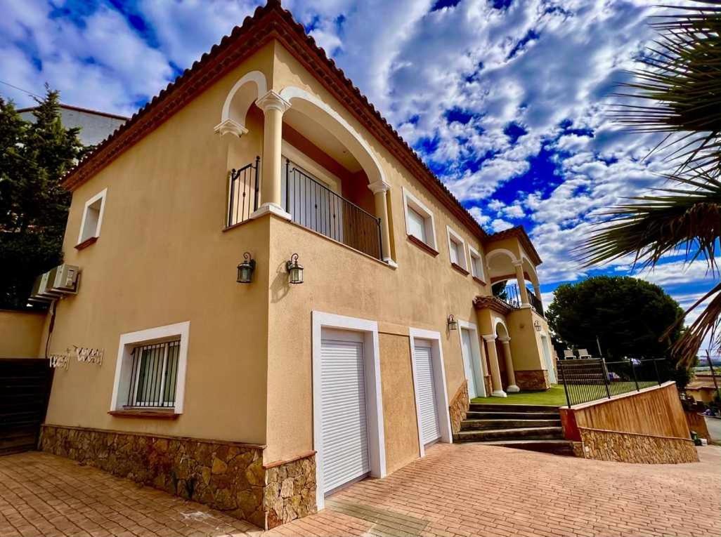 Villa Casa Mas Ambros Con Piscina Desbordante Calonge (Catalonia)