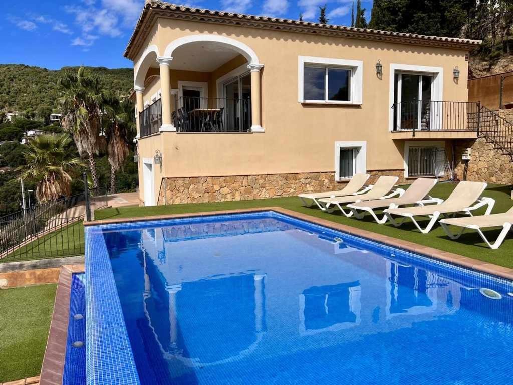 Casa Mas Ambros Con Piscina Desbordante Villa *