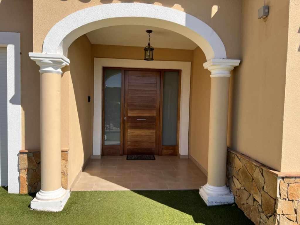 Casa Mas Ambros Con Piscina Desbordante Villa *