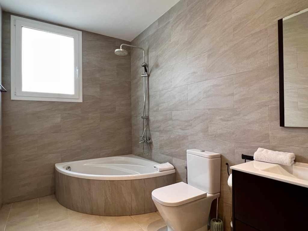 Villa Casa Mas Ambros Con Piscina Desbordante *
