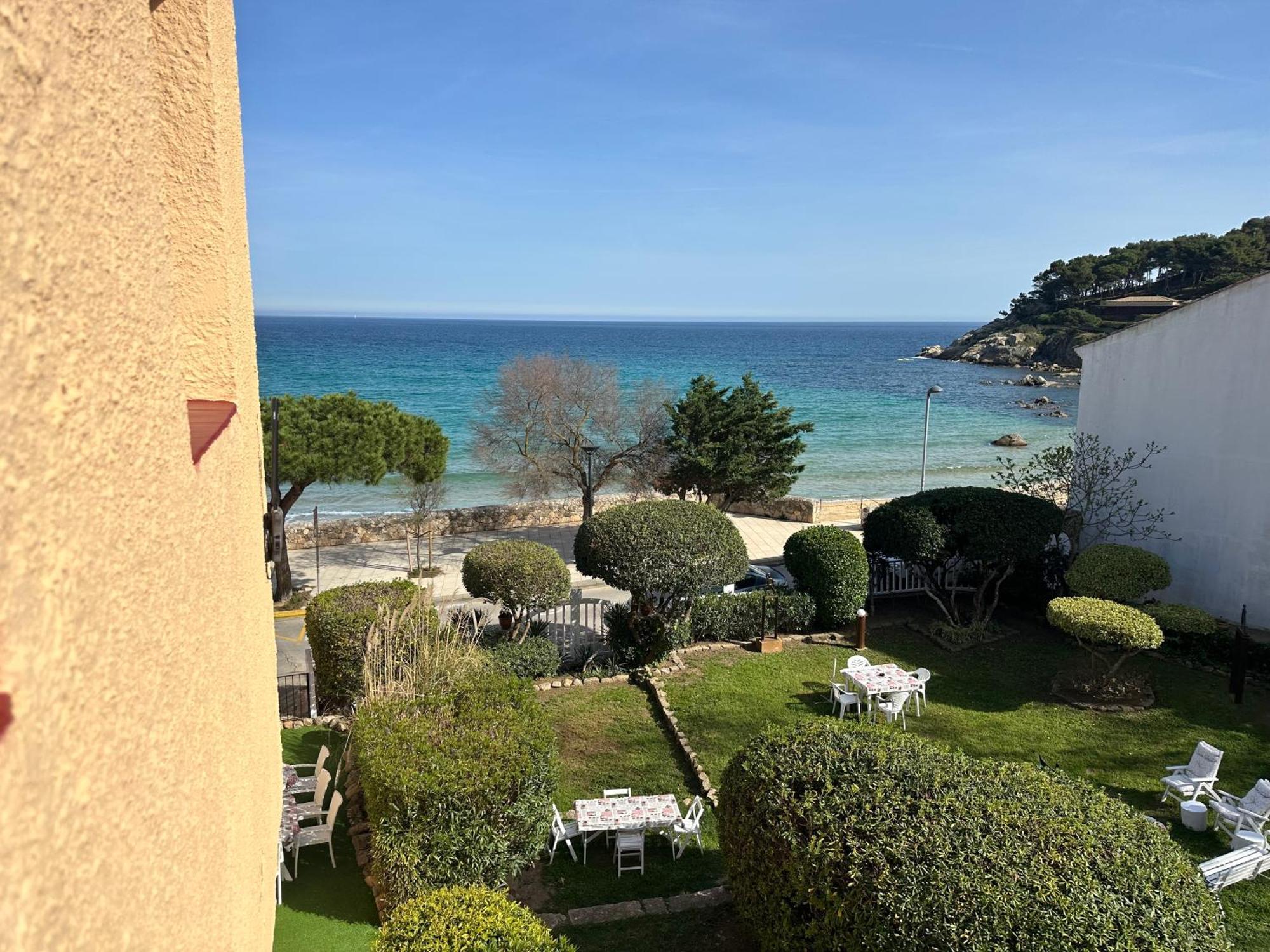 Casa Con Jardin A 25 Metros De La Playa. La T. Holiday home *