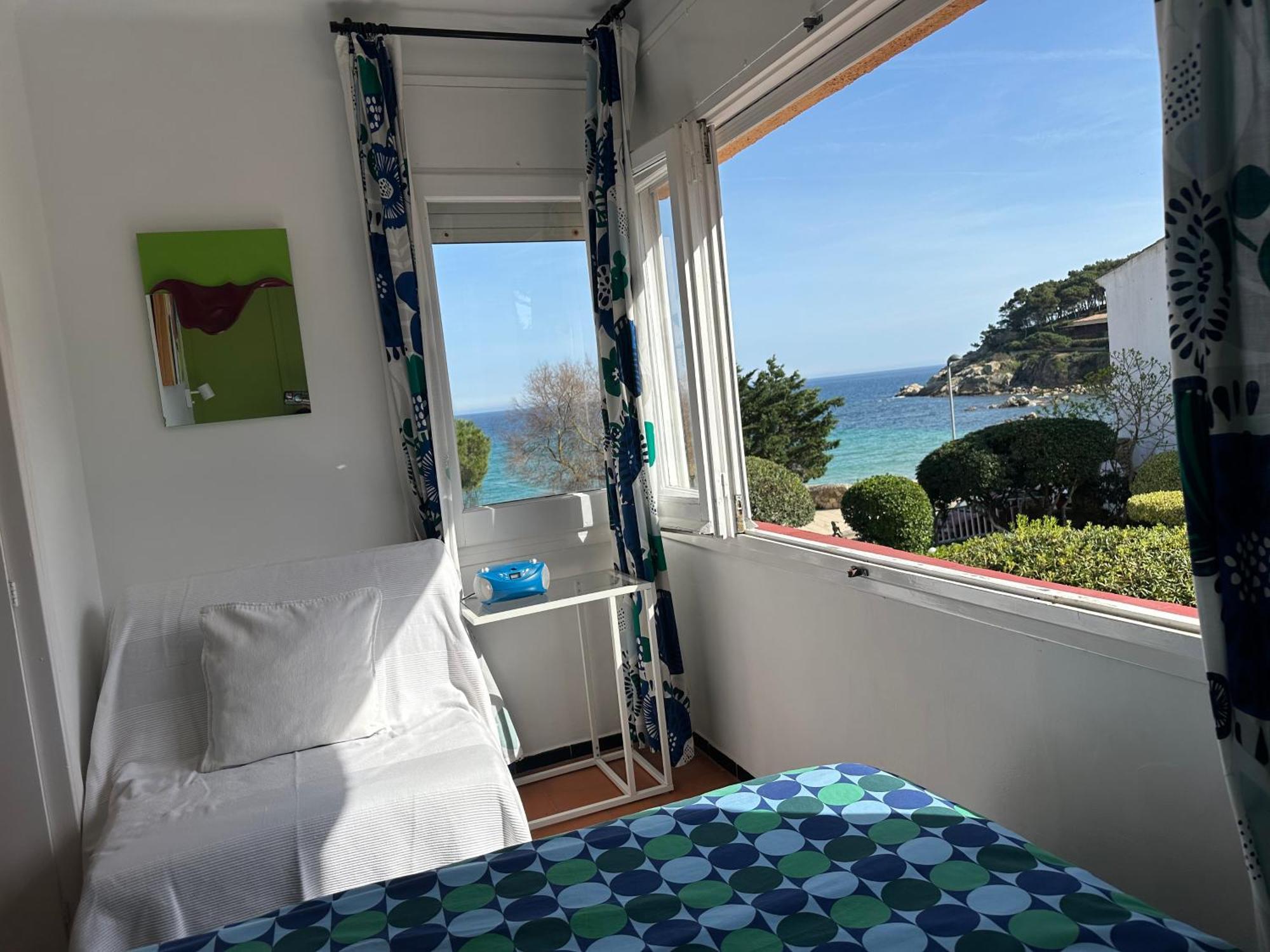 Casa Con Jardin A 25 Metros De La Playa. La T. * Palamos