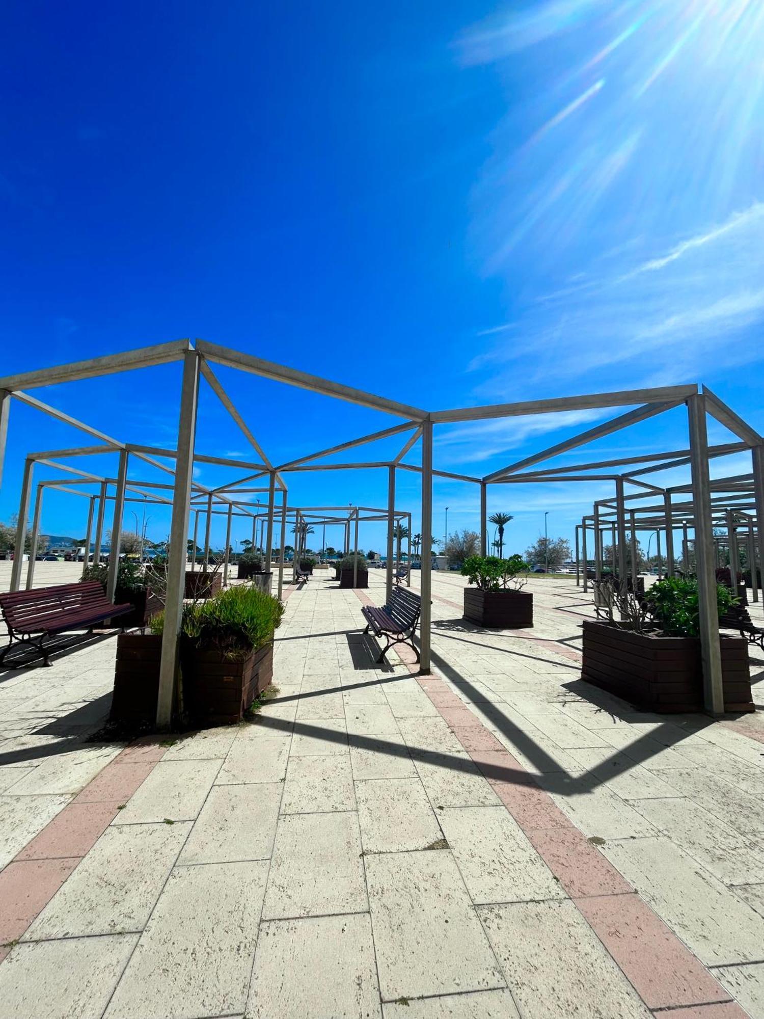 A Perte De Vue 50 M De La Climatise Ampuriabrava