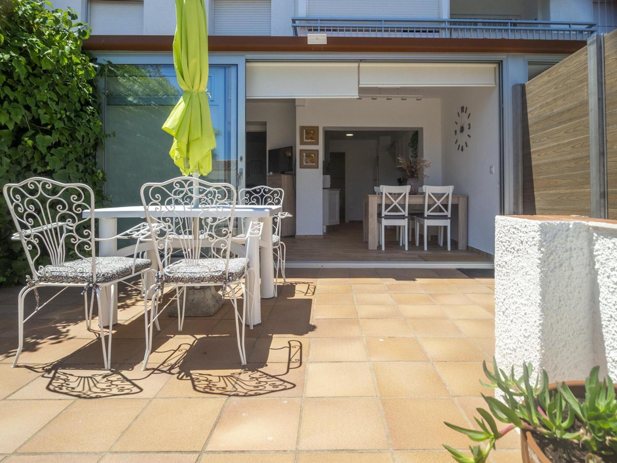 Renovado Con Terraza, A Pasos De La Playa De Riells, ¡ideal Parejas! - Es-325-29 Apartamento