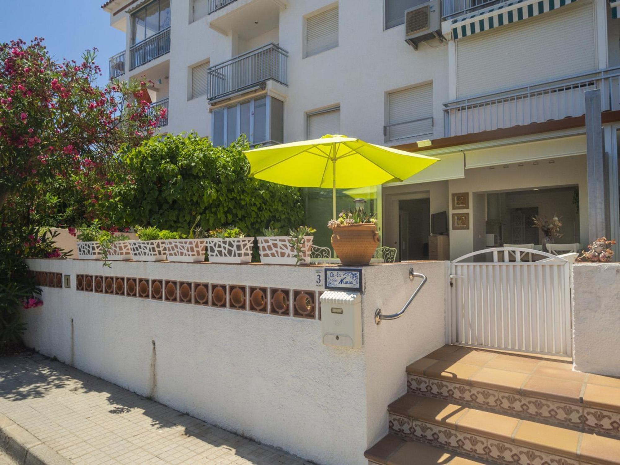 Renovado Con Terraza, A Pasos De La Playa De Riells, ¡ideal Parejas! - Es-325-29 Apartamento Torroella de Montgrí