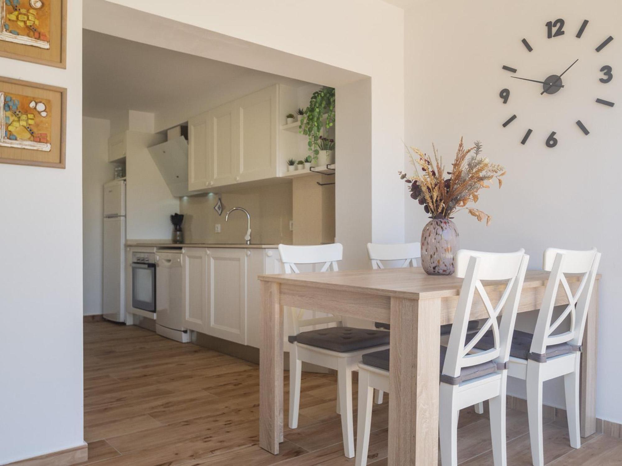 Apartamento Renovado Con Terraza, A Pasos De La Playa De Riells, ¡ideal Parejas! - Es-325-29