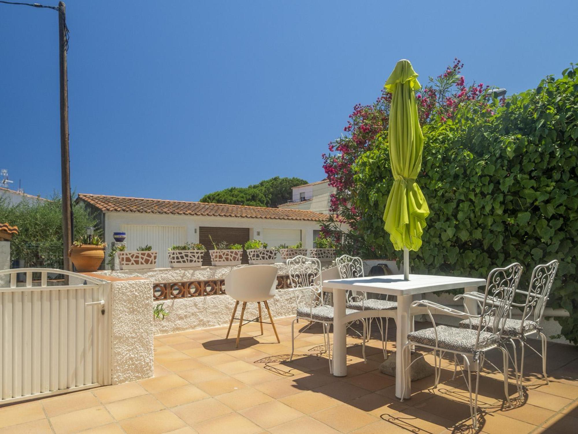 Renovado Con Terraza, A Pasos De La Playa De Riells, ¡ideal Parejas! - Es-325-29 Apartamento *