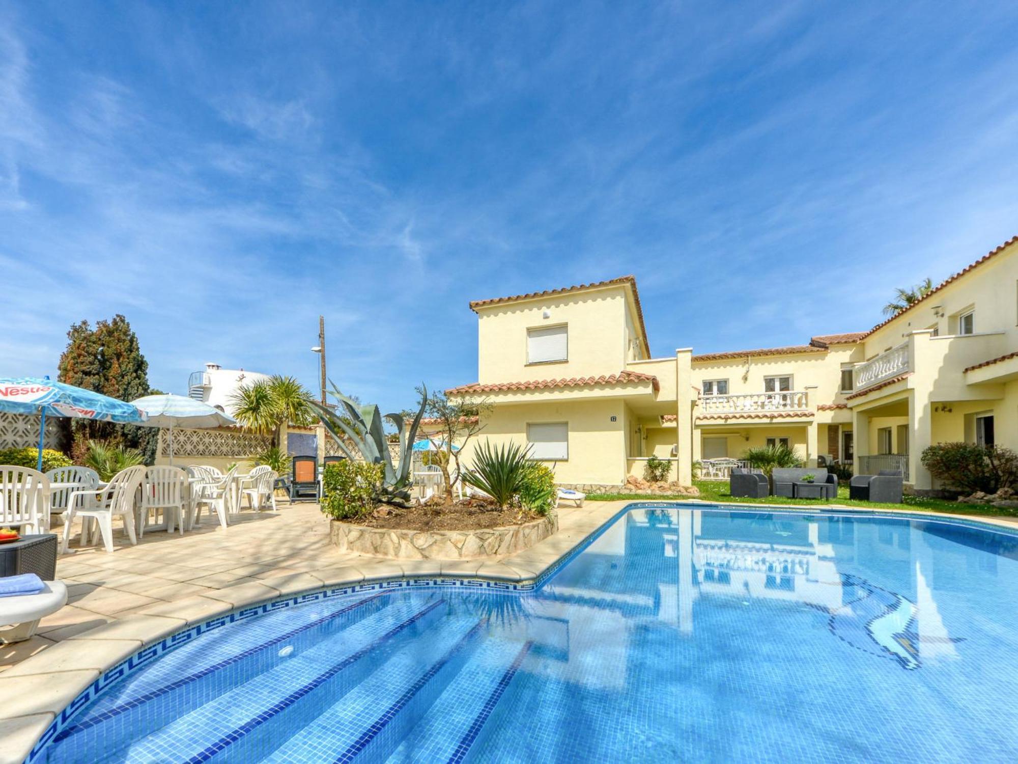 Muga-6 By Interhome Apartamento Ampuriabrava